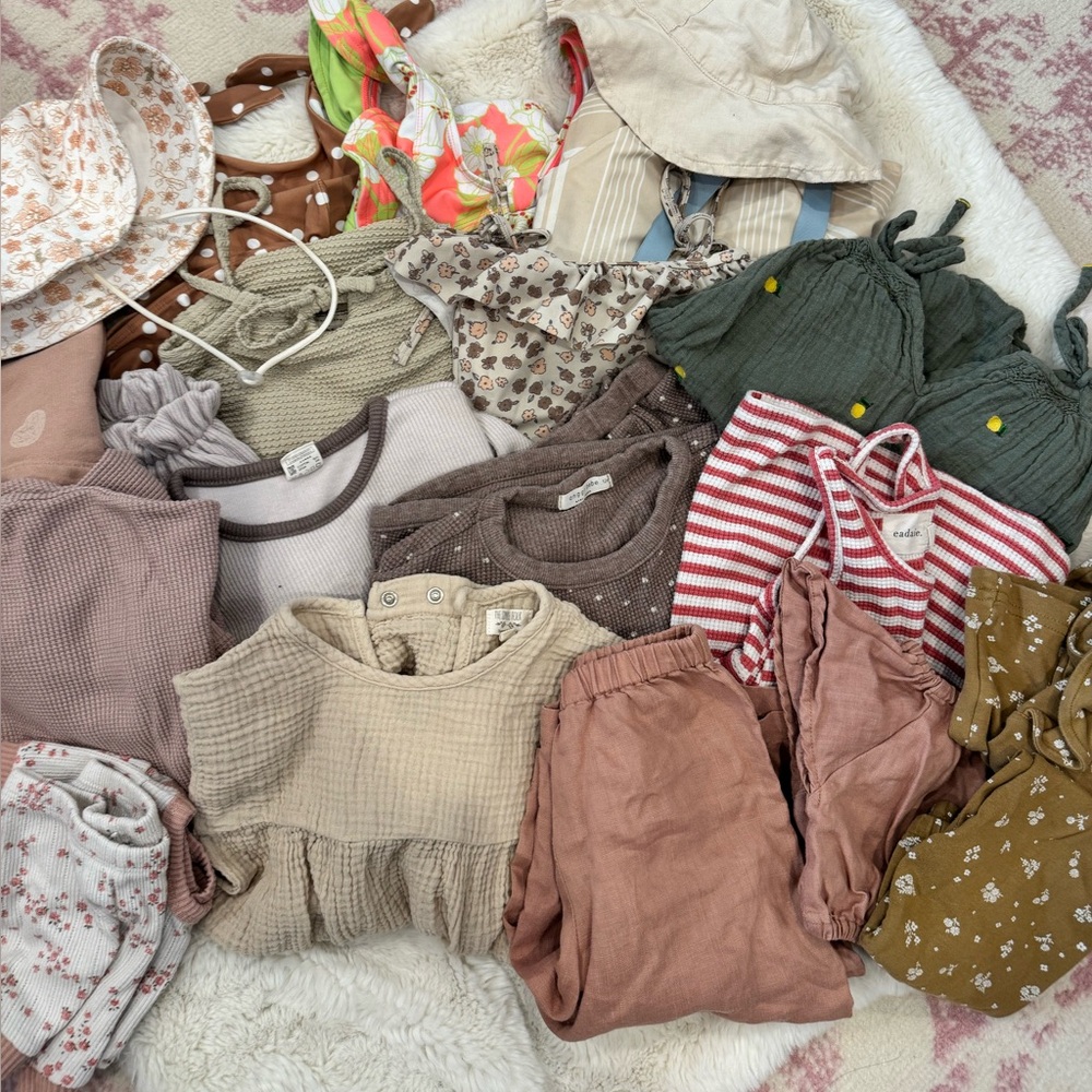 Girl summer clothing bundle 

Size: 2T